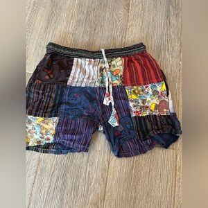 Colorful Patchwork Shorts
Size m
By Kathmandu